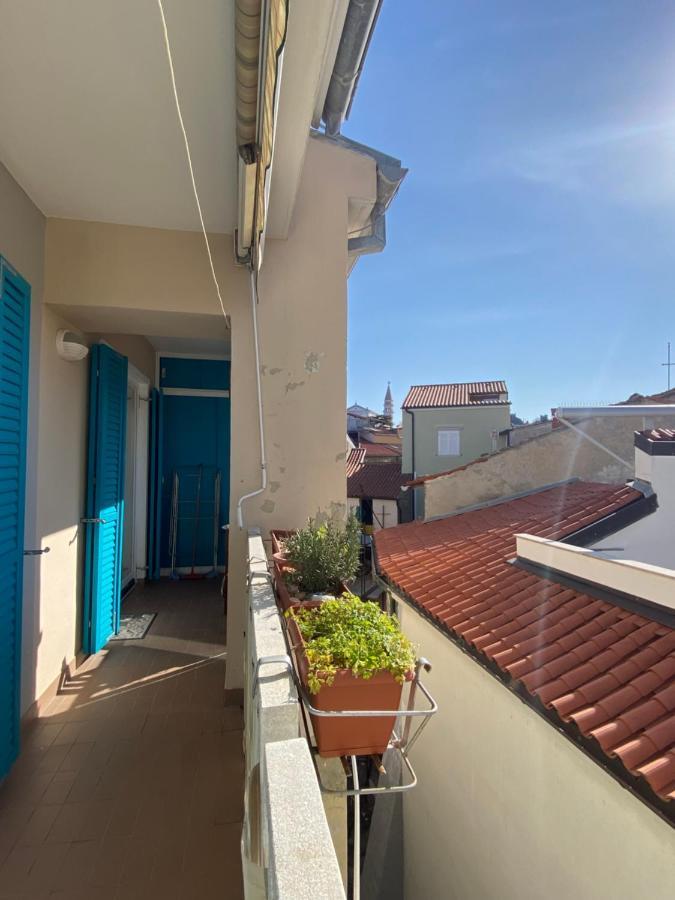 Lucy Piran-punta Apartment *