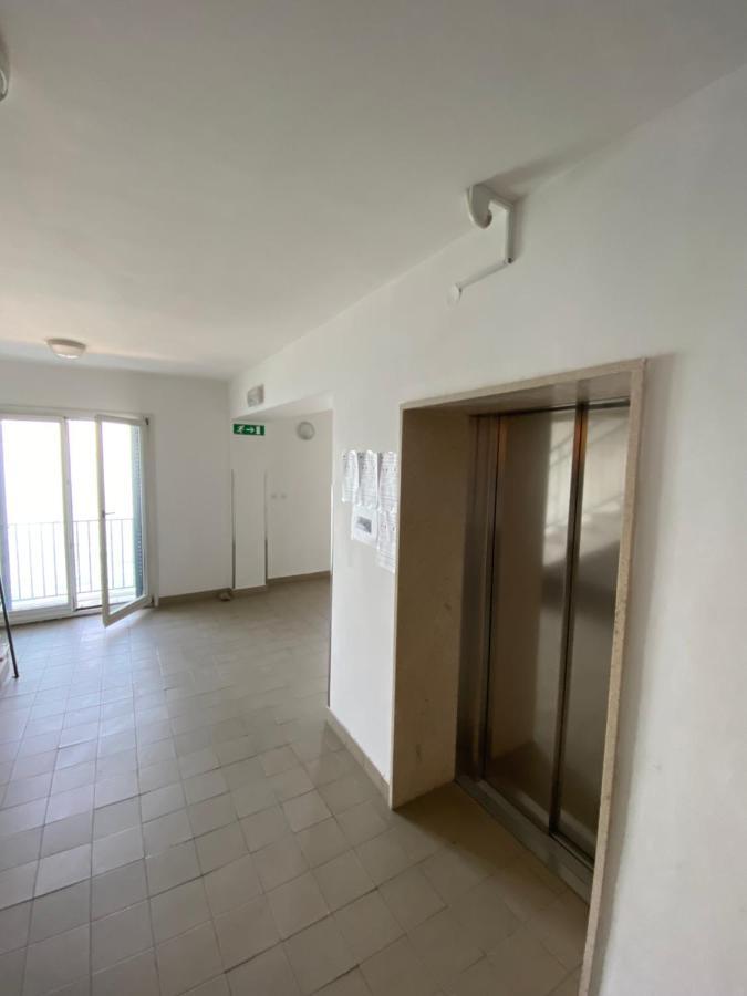 Lucy Piran-punta Apartment *